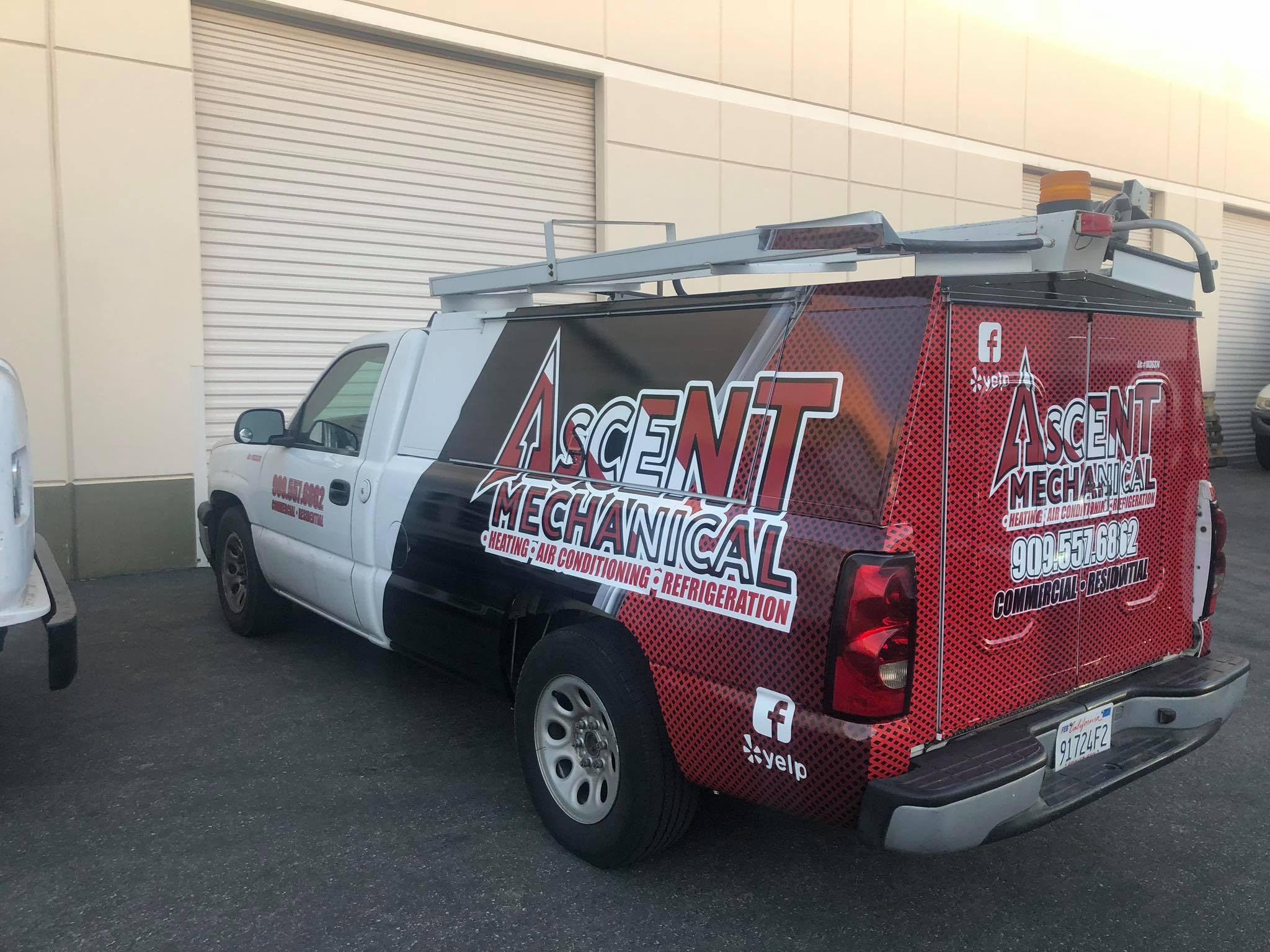 42528479_1988632731434501_1574585618313248768_n